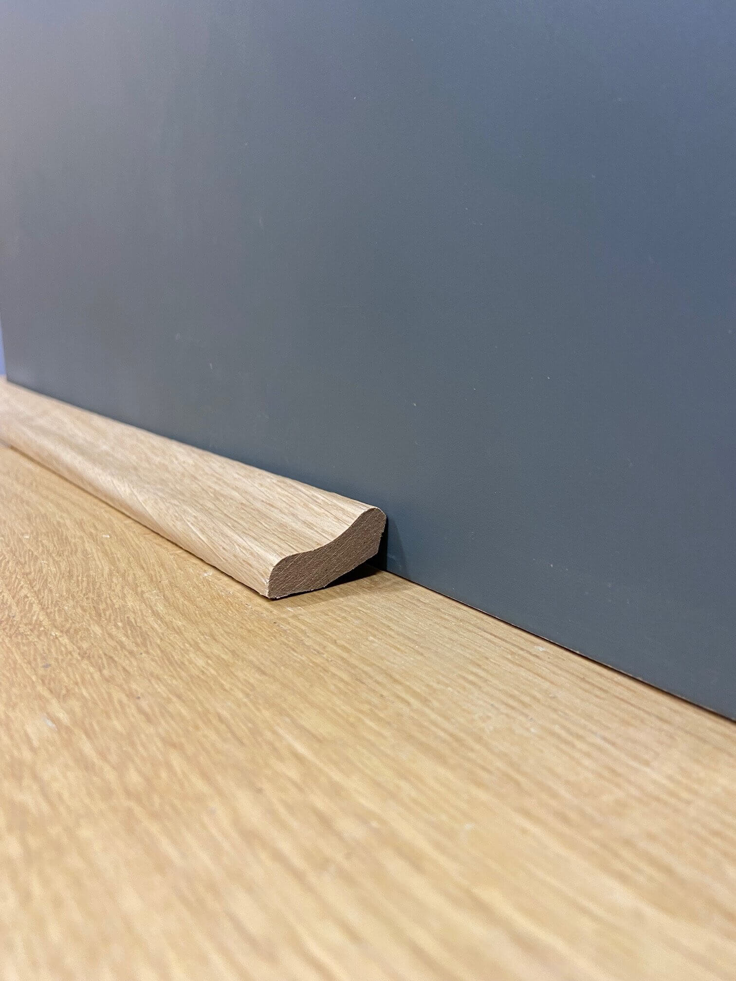 MDF lajsna hrast furnir 32x16 mm lakirana